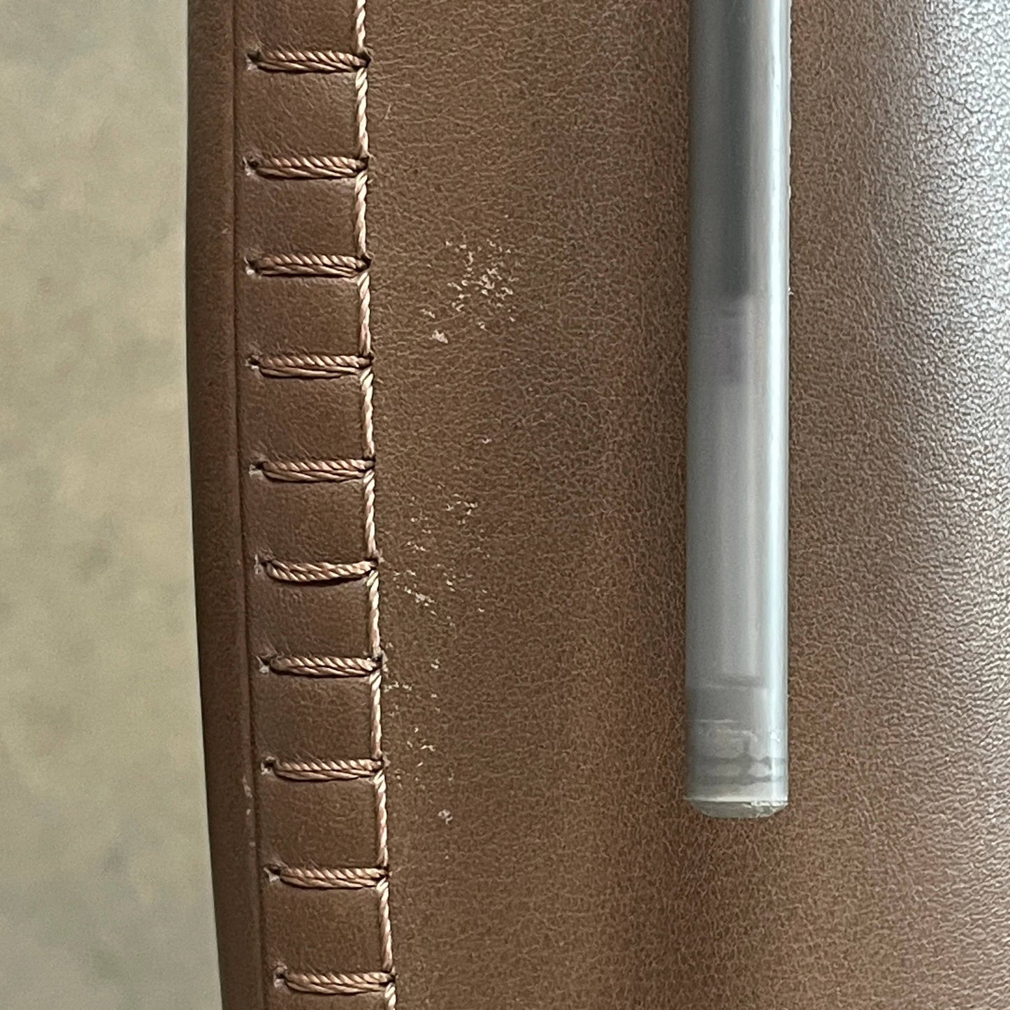 Fauteuil à dossier haut et pouf Maxalto Febo