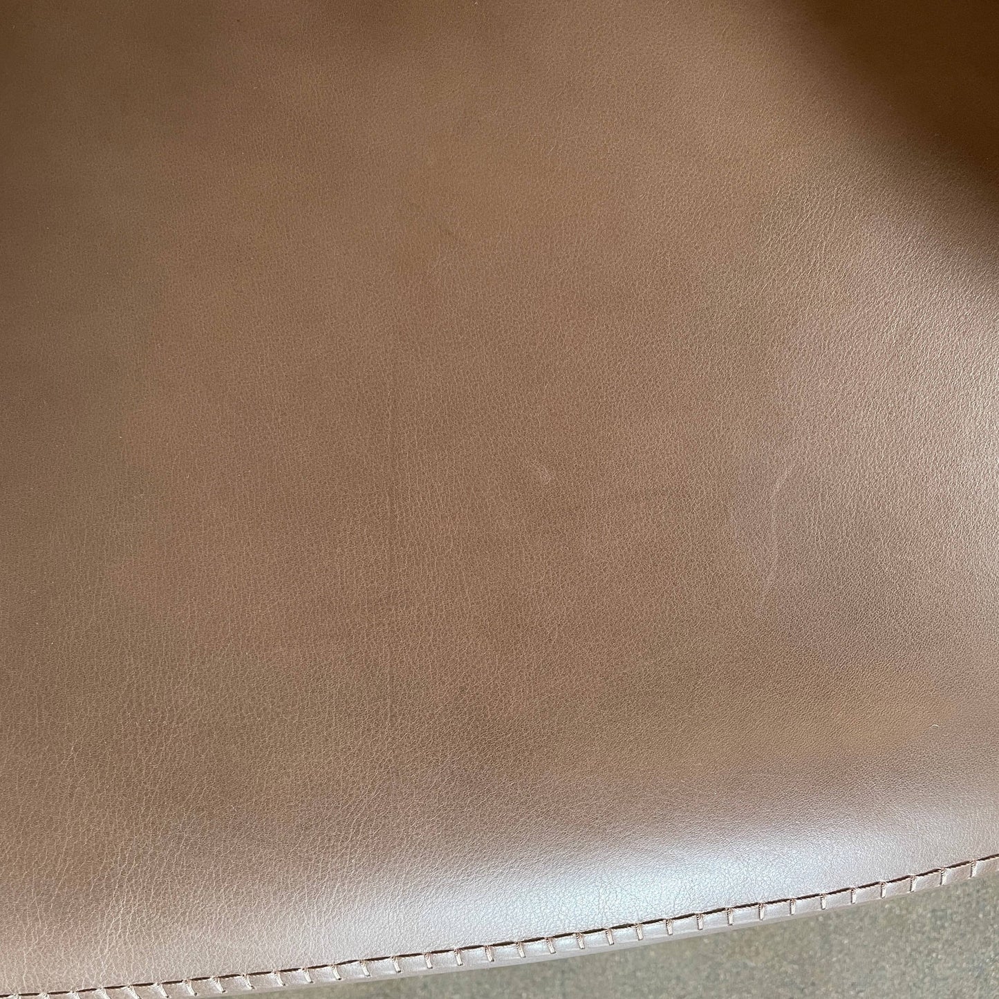 Fauteuil à dossier haut et pouf Maxalto Febo