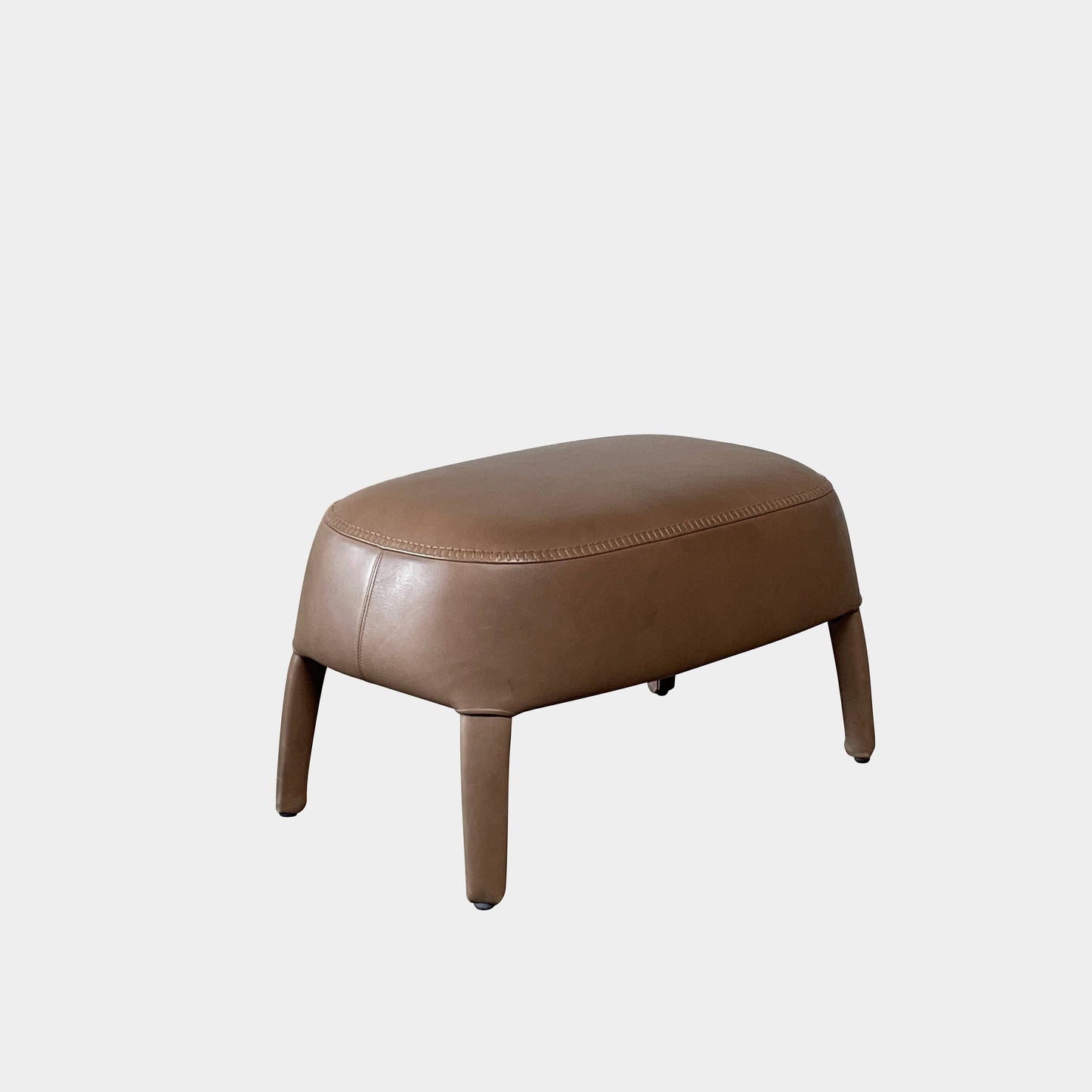 Fauteuil à dossier haut et pouf Maxalto Febo