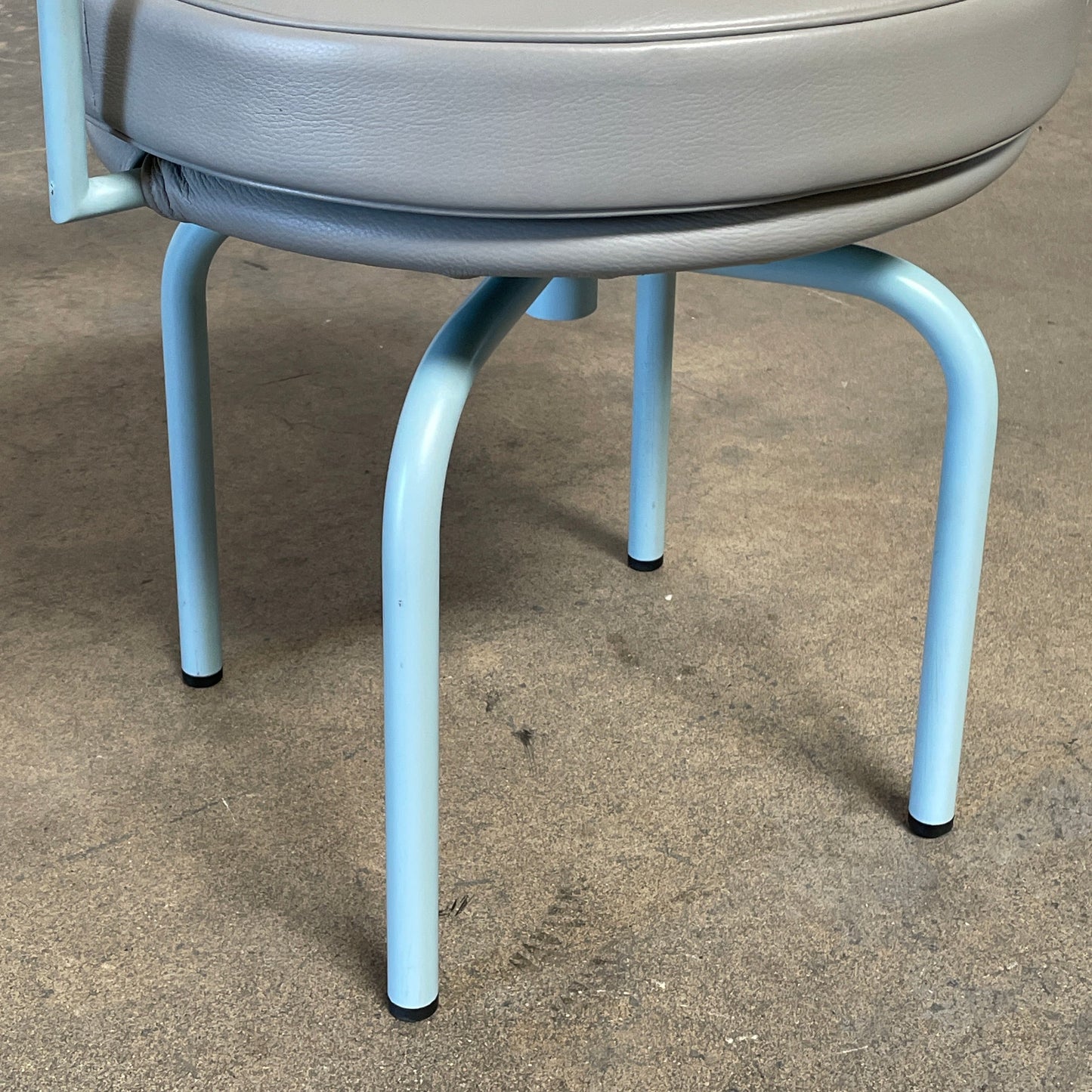 Chaise pivotante Cassina LC7