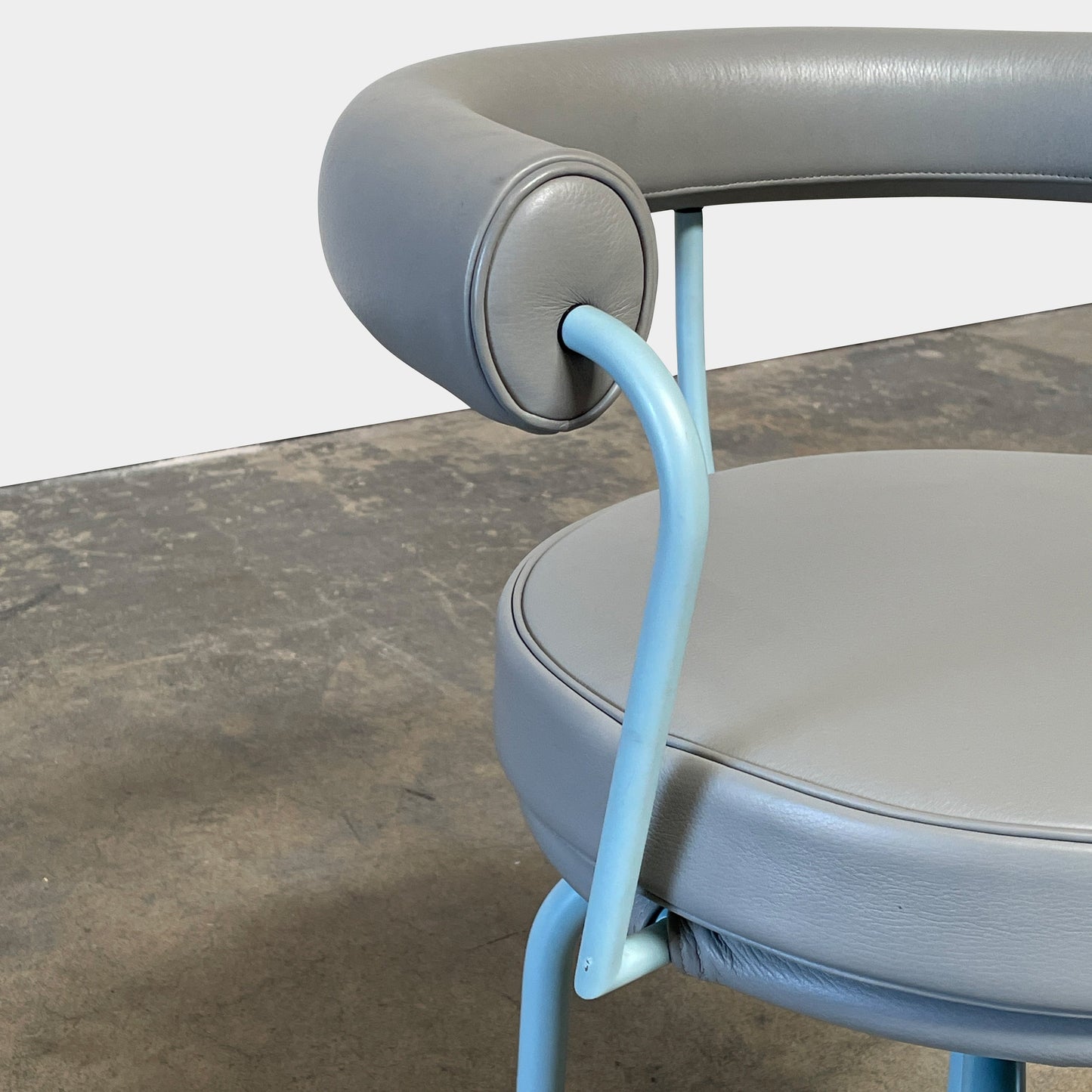 Chaise pivotante Cassina LC7
