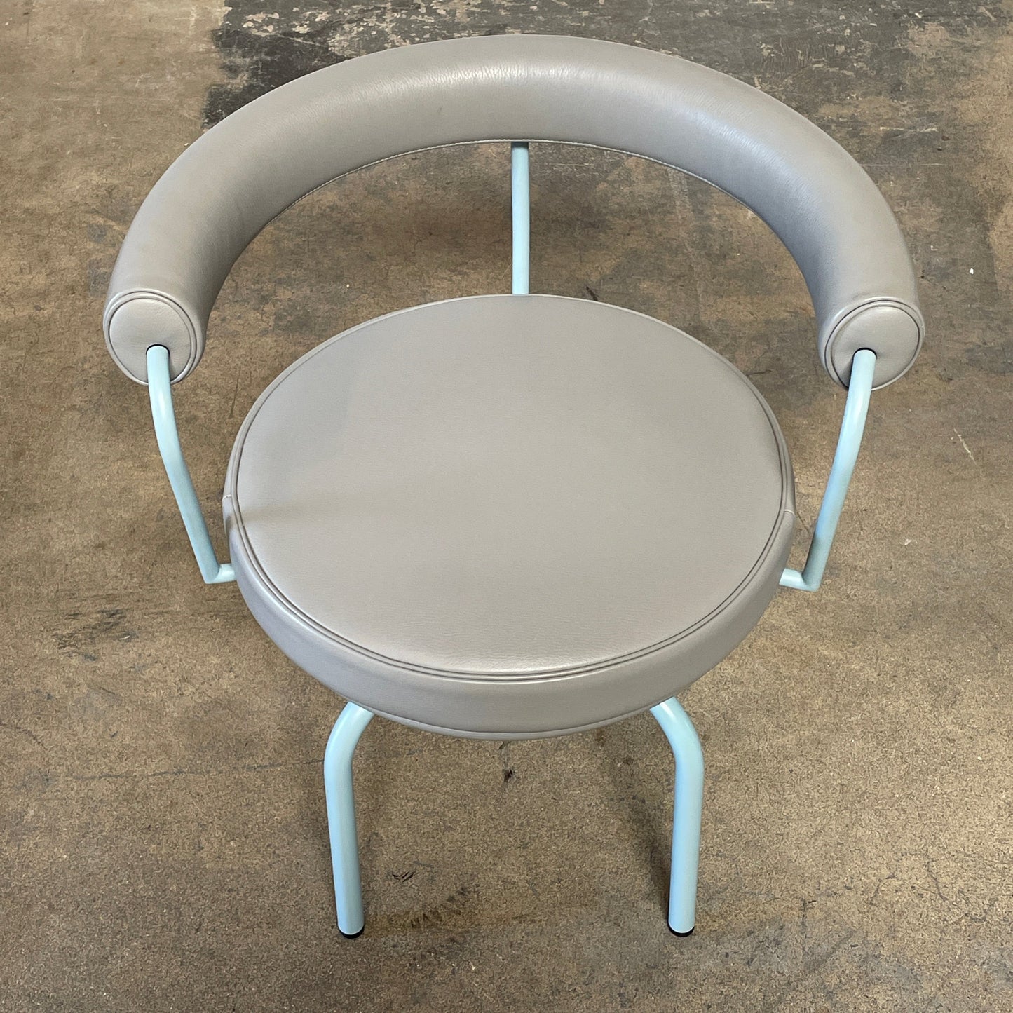 Chaise pivotante Cassina LC7