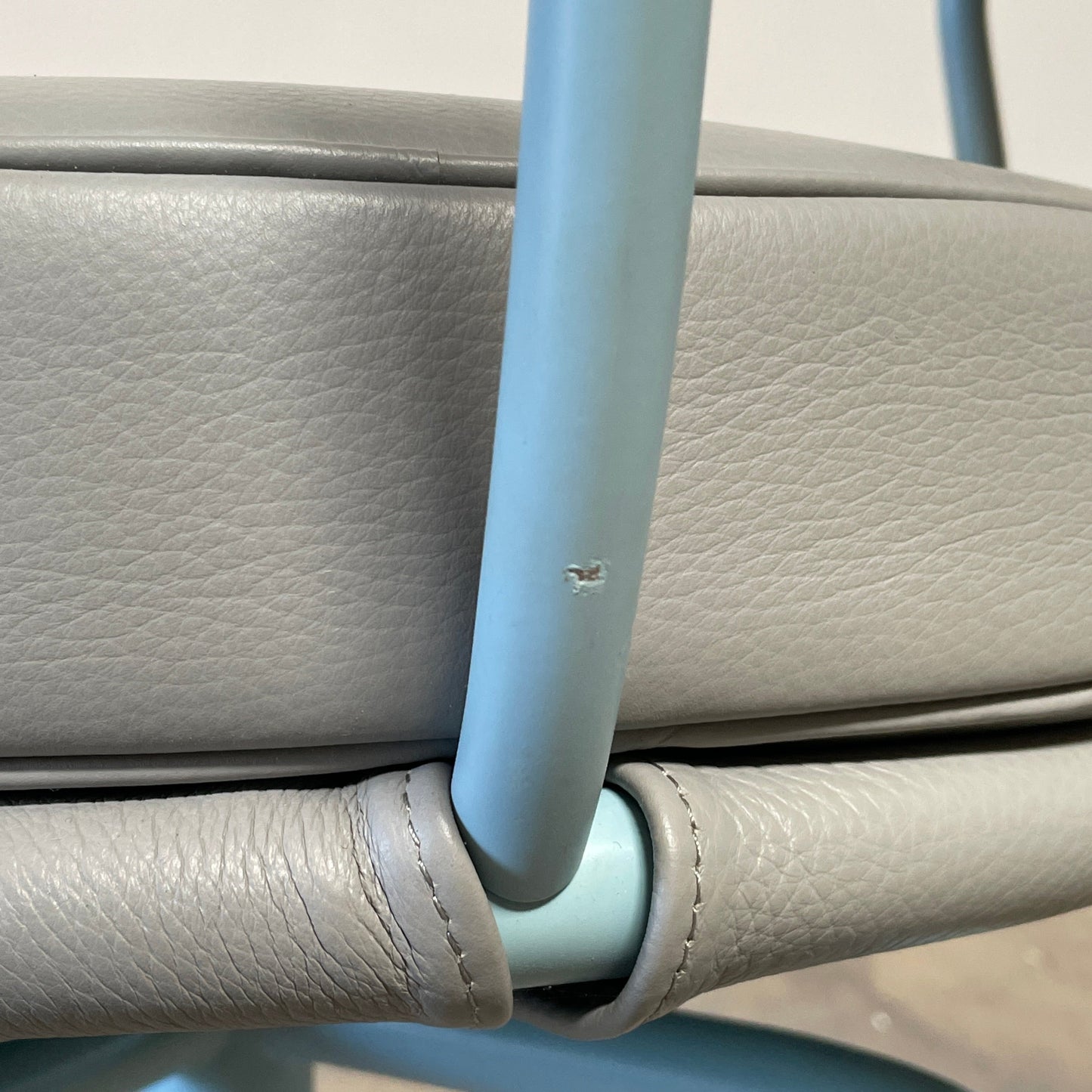 Chaise pivotante Cassina LC7