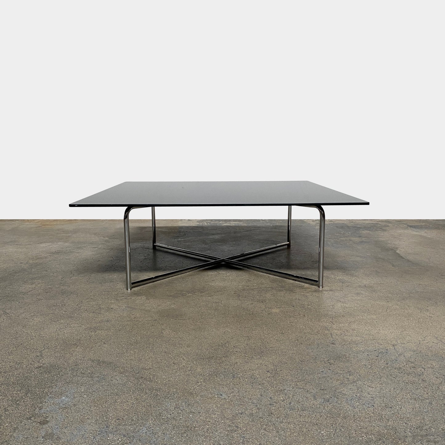 Table basse en verre noir 